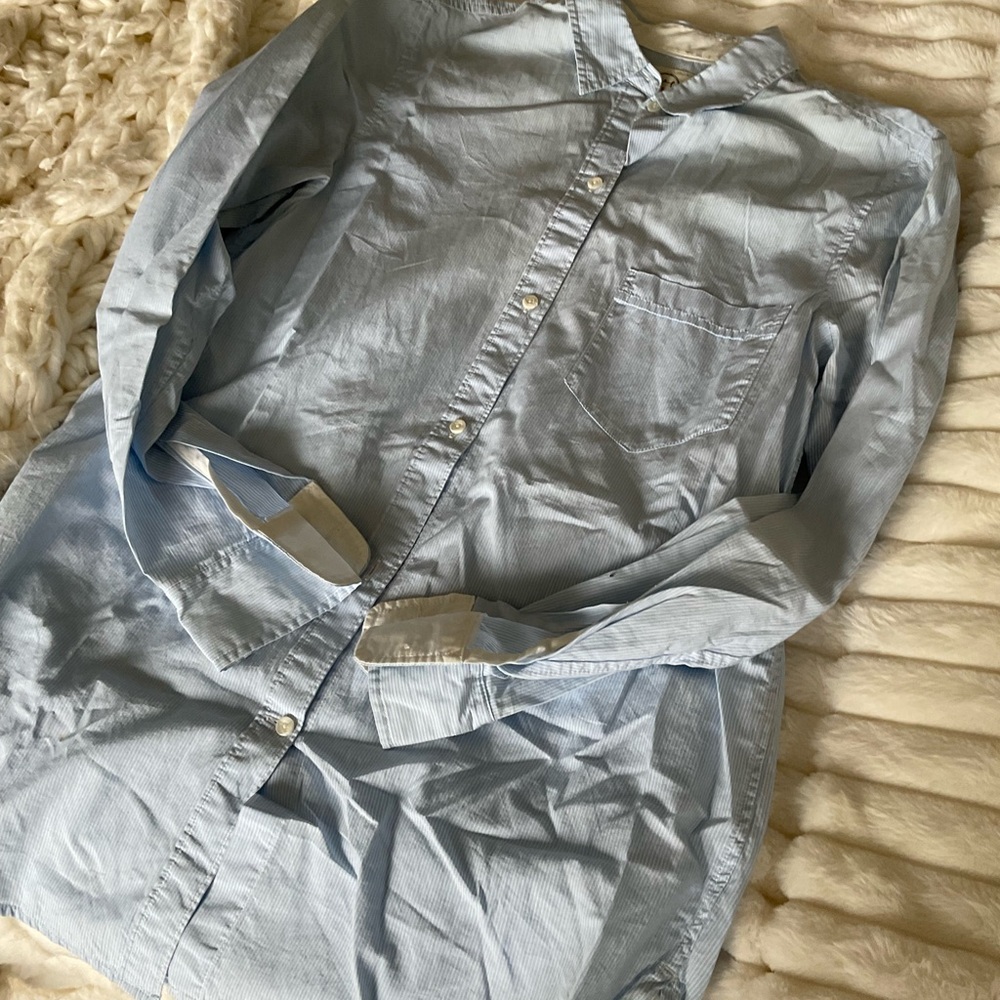 TALULAH Light Blue Button-Up Shirt